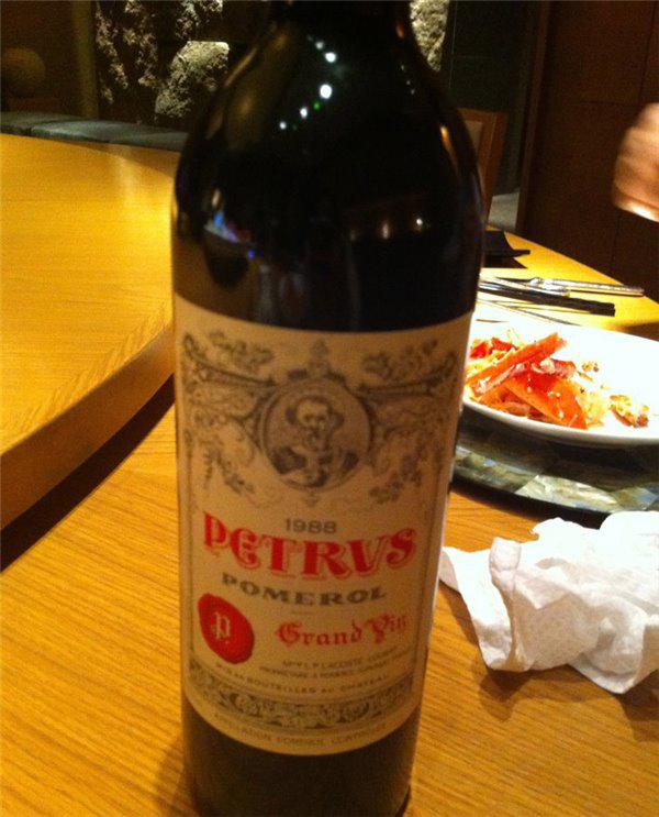 帕图斯是波尔多八大酒庄之一，以八大庄园中价格最贵且产量极少的Petrus红酒闻名