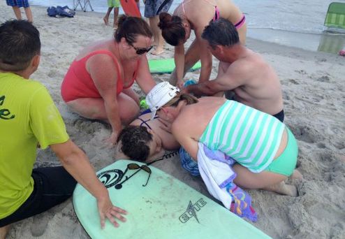 北卡海滩：90分钟内 两个孩子被鲨鱼咬断手臂