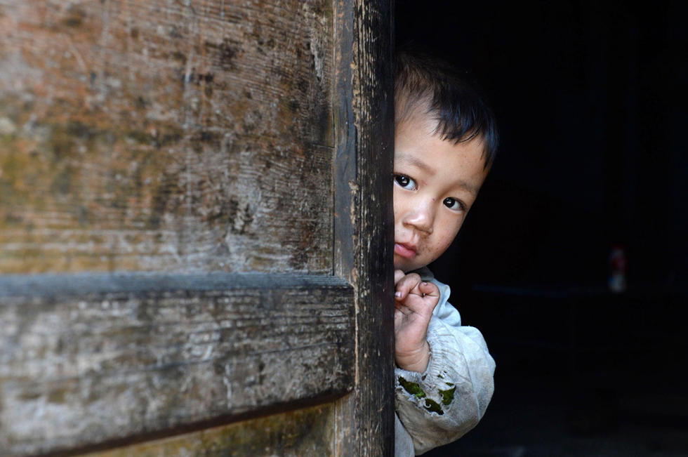 探访中国最穷困人口：人畜同屋1年吃3次肉
