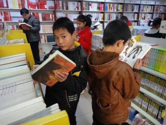 新华书店禁止看书 10岁孩子因看书未买被撵出(组图)