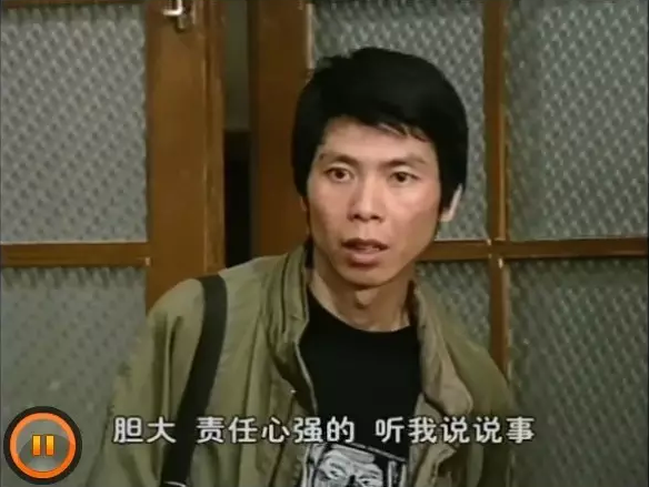 冯小刚，他还是这剧的编剧之一，对，编剧阵容也超豪华：王朔、马未都、冯小刚，啧啧