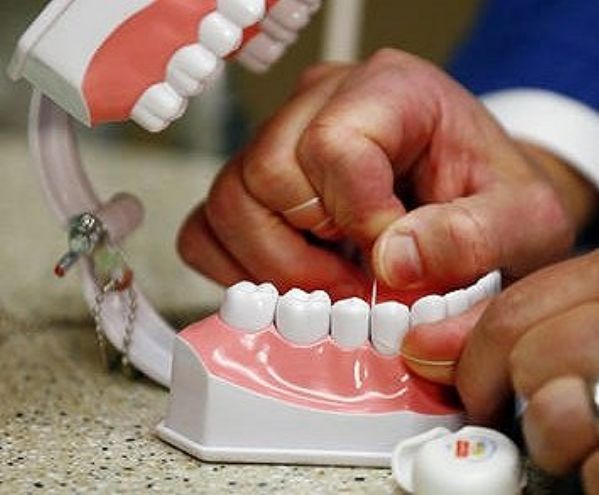 你还在用吗？美联社称牙线的医疗效果缺乏科学依据