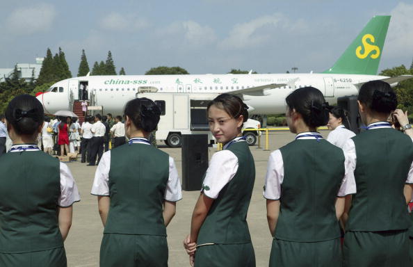 招考空姐如选美，若无姣好的面容，难以被录取。(Photo by China Photos/Getty Images)