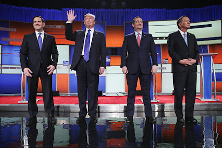  2016年3月3日，参加共和党底特律辩论会的4名选将。从左至右分别为：卢比奥、川普、科鲁兹、卡西奇。(Chip Somodevilla/Getty Images)